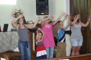 Kids
                      worship at Scio Church of Christ